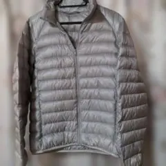 美品ユニクロ プレミアム ウルトラライトダウン【Small】光沢感 グレージュ