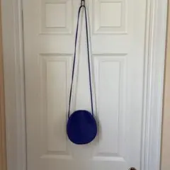 美品青いレザー円形サコッシュ