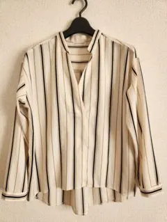 a.v.v standard ストライプ Vネックシャツ