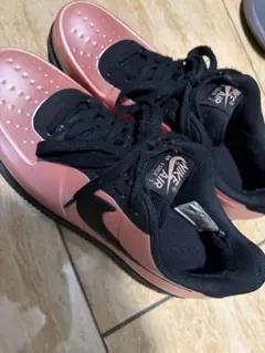Nike Air Force 1 ピンク/ブラック スニーカー