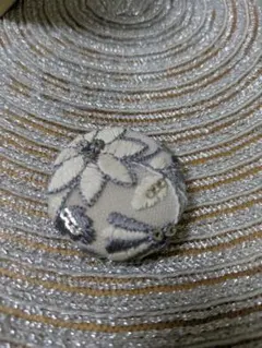 ハンドメイド　インド刺繍リボン　くるみボタンヘアゴム