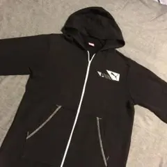 【期間限定お値下げ】プーマ　フード付きジップパーカー　ジャージ　黒　160