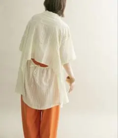KBF オープンバックアイボリーシャツ size Oneのサムネイル