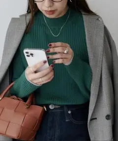 モチモチリブパイピングハイネック