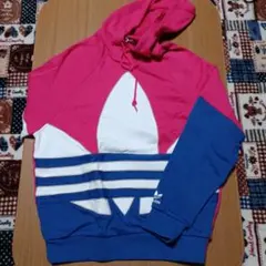 新品タグ付き　adidas フード付きパーカー