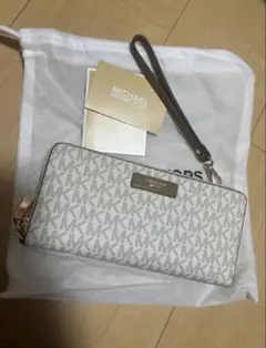 a*a様 【新品】Michael Kors 長財布 ホワイト