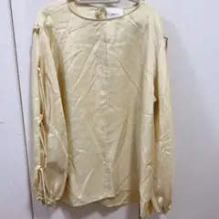 OHGA サテントップス　値下げ可能のサムネイル
