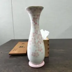 宮内庁御用達 深川製磁 有田焼 花瓶 桜模様 金彩 一輪挿し 花生のサムネイル
