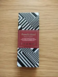 THANN Aromatic Wood Hand Cream 40gのサムネイル