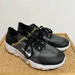 NIKE スニーカー　26.5cmのサムネイル