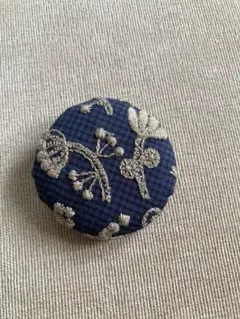 ミナペルホネンハンドメイド刺繍ブローチ