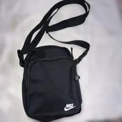 ナイキ ヘリテージ クロス ボディバッグ　黒