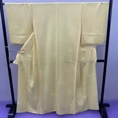 Ｙ6173黄色　薄卵色　色無地　単衣　着物　正絹　夏物　糸引き、シミ有り