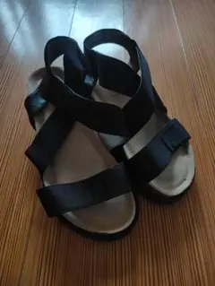 黒いストラップキッズサンダル22.5