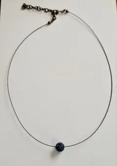 青紫色のビーズ ワイヤーネックレス モネ