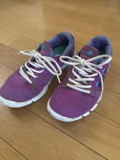 adidas スニーカー　23.5 軽い　ウォーキング　ランニングシューズ