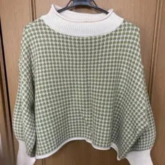 グリーンとホワイトのチェック柄ニット