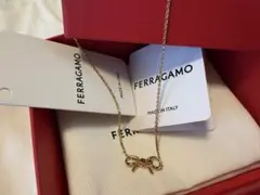 FERRAGAMO ヴァラ リボン ネックレス ゴールドカラー