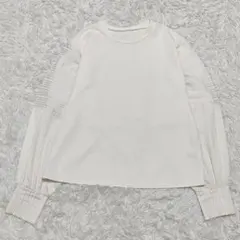 2023✨️　ビアズリー　プリーツスリーブカットソー　ホワイトのサムネイル