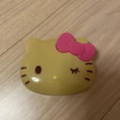 ハローキティ　セリア　日焼けキティ　つけまケース