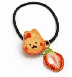 いちごパンケーキうさぎ ヘアゴム スイーツ 揺れるいちご　ハンドメイド