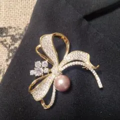 リボン　蝶々　蝶　ブローチ パールとクリスタル装飾