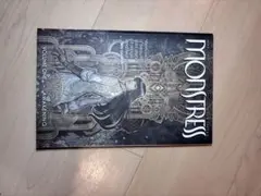 Monstress Volume One: Awakening 洋書