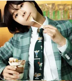 ジラフ　ネクタイ　喫茶ジラフコラボ　パフェ