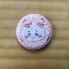 ちいかわ 刺繍缶バッジビスケット2 リボン　刺繍缶バッジ　ちいかわ