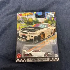 ホットウィール ニッサンスカイライン 2000GT-X & サクラ