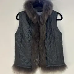 maturita マチュリタ/ダークグレー/リアルファー付きキルティングベストM