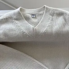 アイボリー Vネック ニット セーター　ユニクロ