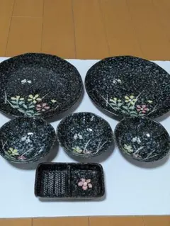 花柄の黒い皿6点セット