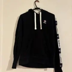 Reebok ブラックパーカー フード付きのサムネイル