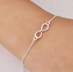 新品　インフィニティブレスレット ラインストーン付きシルバー色