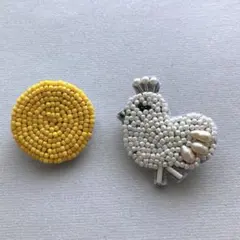 (464)ビーズ刺繍ブローチ　きいろと北欧風鳥
