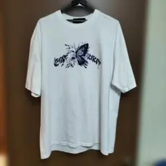 Enjoy The Scenery バタフライプリント Tシャツ