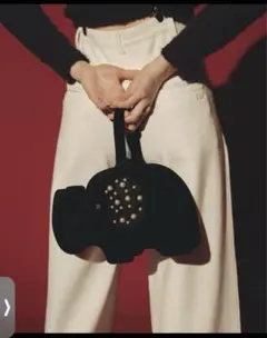 bibiy 象型 ベルベットハンドバッグ 黒 パール付き