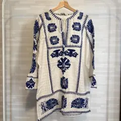 刺繍入りホワイト・ネイビー七分袖シャツ