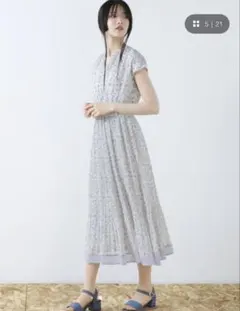 薄い紫の花柄ノースリーブロングワンピース L