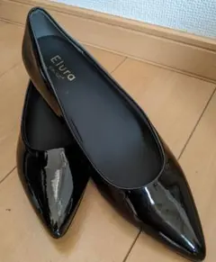Elura フラットエナメルパンプス