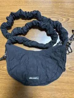 ⭐️niko and…ニコアンド オリジナルお財布月型ショルダーバッグ ブラック⭐️