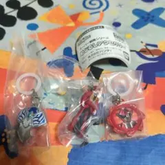 スーパー戦隊シリーズめじるしアクセサリー　３個　ガチャ