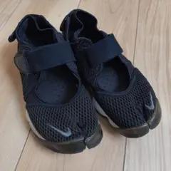 Nike ブラック スニーカー トゥシューズデザイン