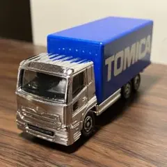 トミカ　日産 ディーゼル クオン　銀メッキバージョン　アトラクション　非売品のサムネイル