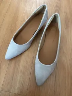 【美品】ライトグレー スエード パンプス 3cmヒール