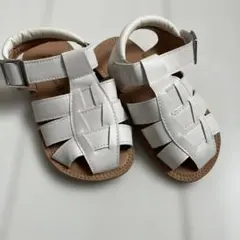 □未使用□女の子 サンダル　16cm