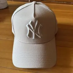 New Era ベージュ NYロゴ キャップ