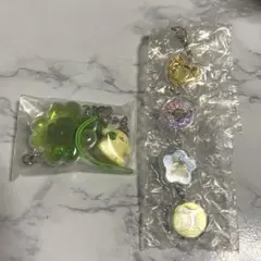 サンリオ　おはじきシール風アクセサリー　クローバーストラップ　ポムポムプリン