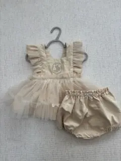 【バースデイcottoli 】ディズニーベージュフリルロンピース パンツ付70㎝
